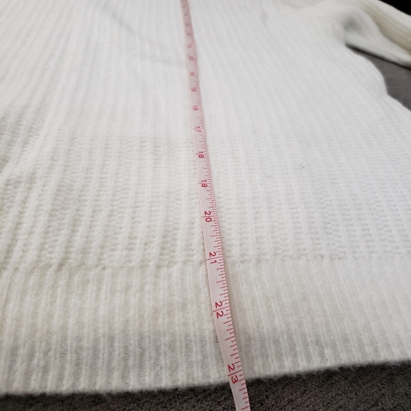 Uniqlo Size M White Mockneck Sweater - Picture 6 of 7